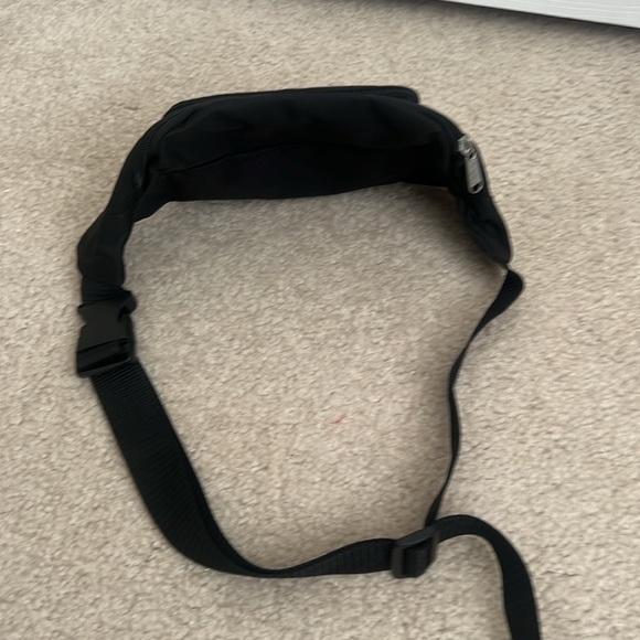 Mickey's Friends Fanny Pack Crossbody Bag Disney Cartoon Character‎ Belt Bag - Picture 3 of 8